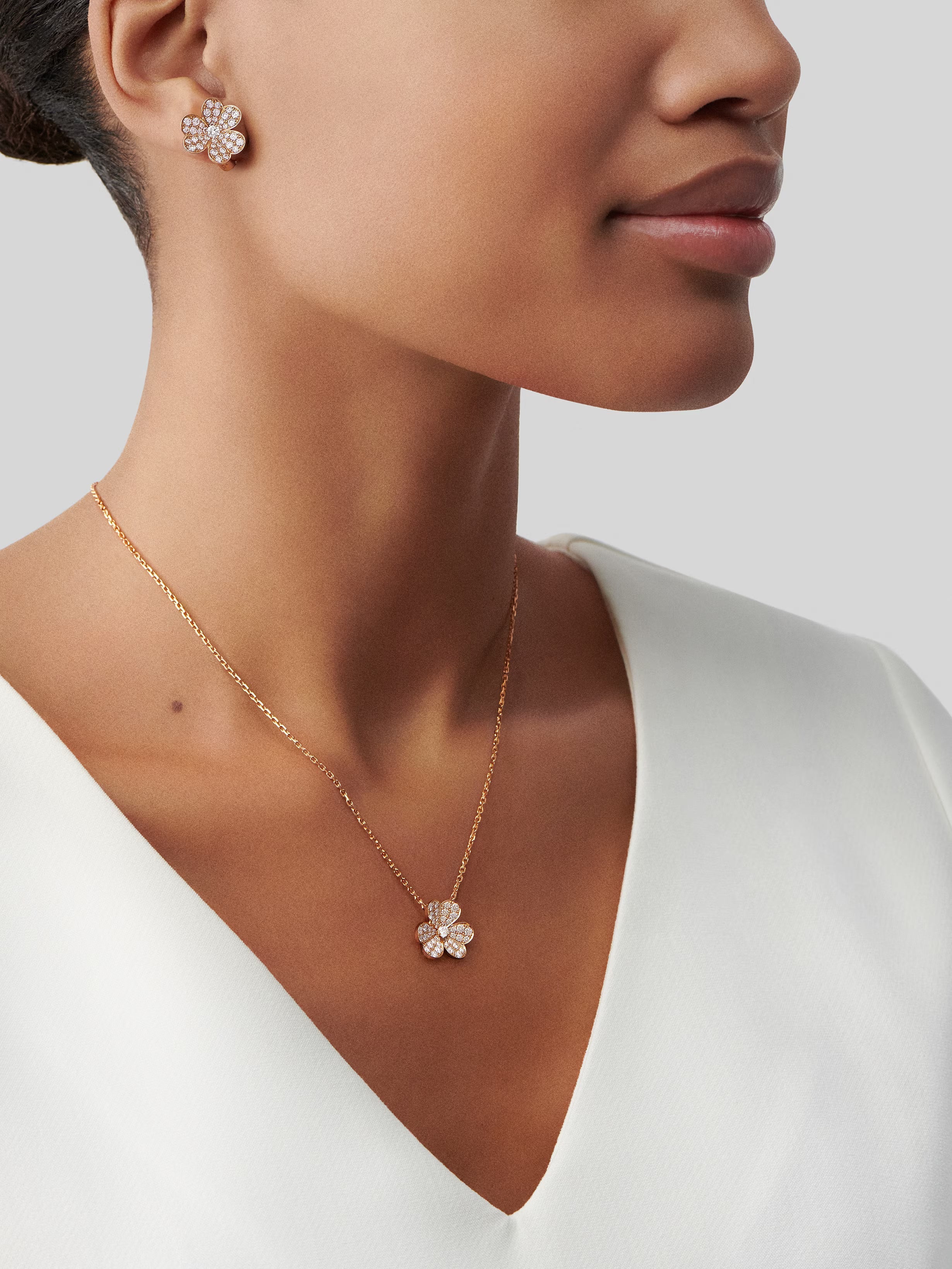 AV Fleur de lumière pendant necklace