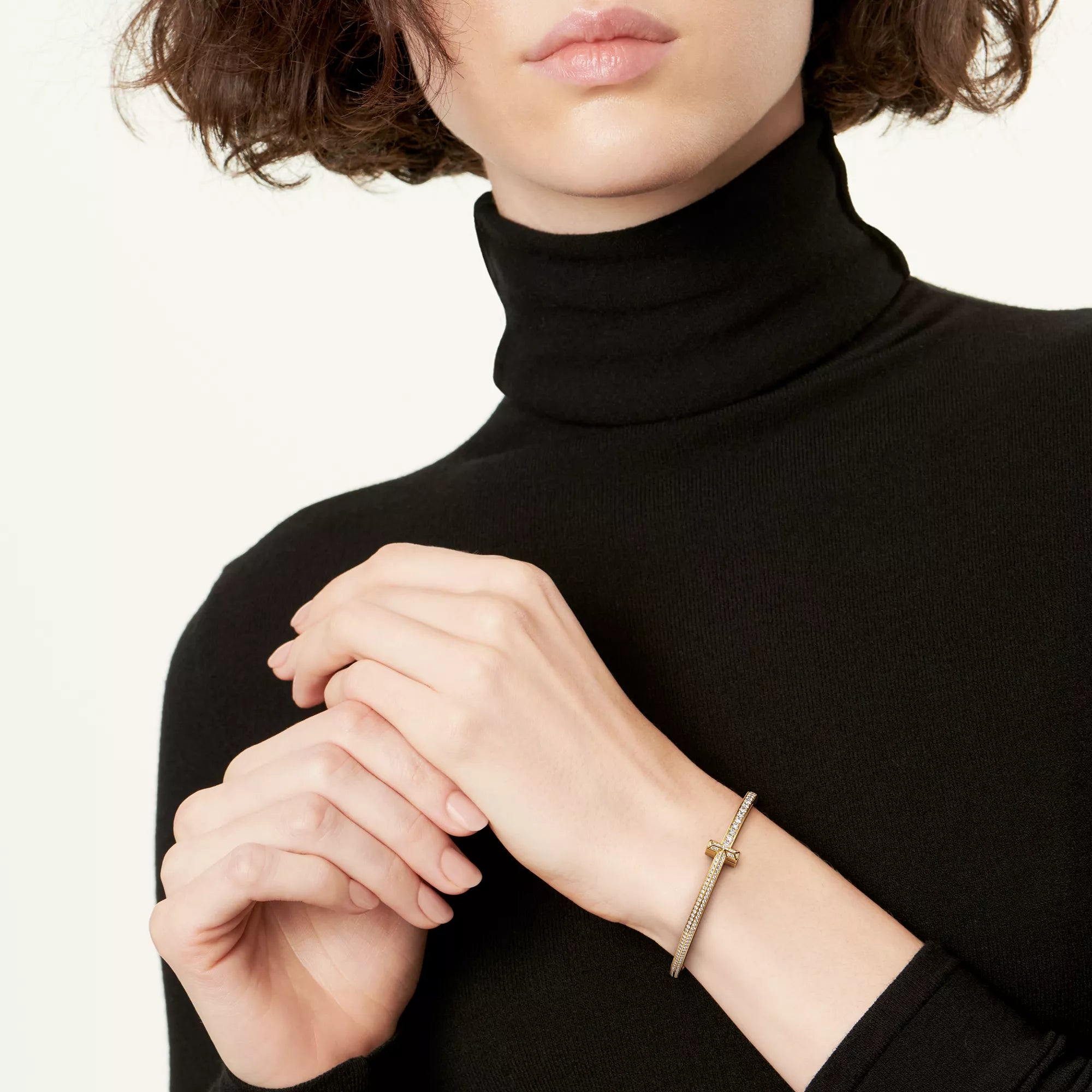 AV T Bracelet - T1 Narrow Pavé Diamond Hinged Bangle in Yellow Gold