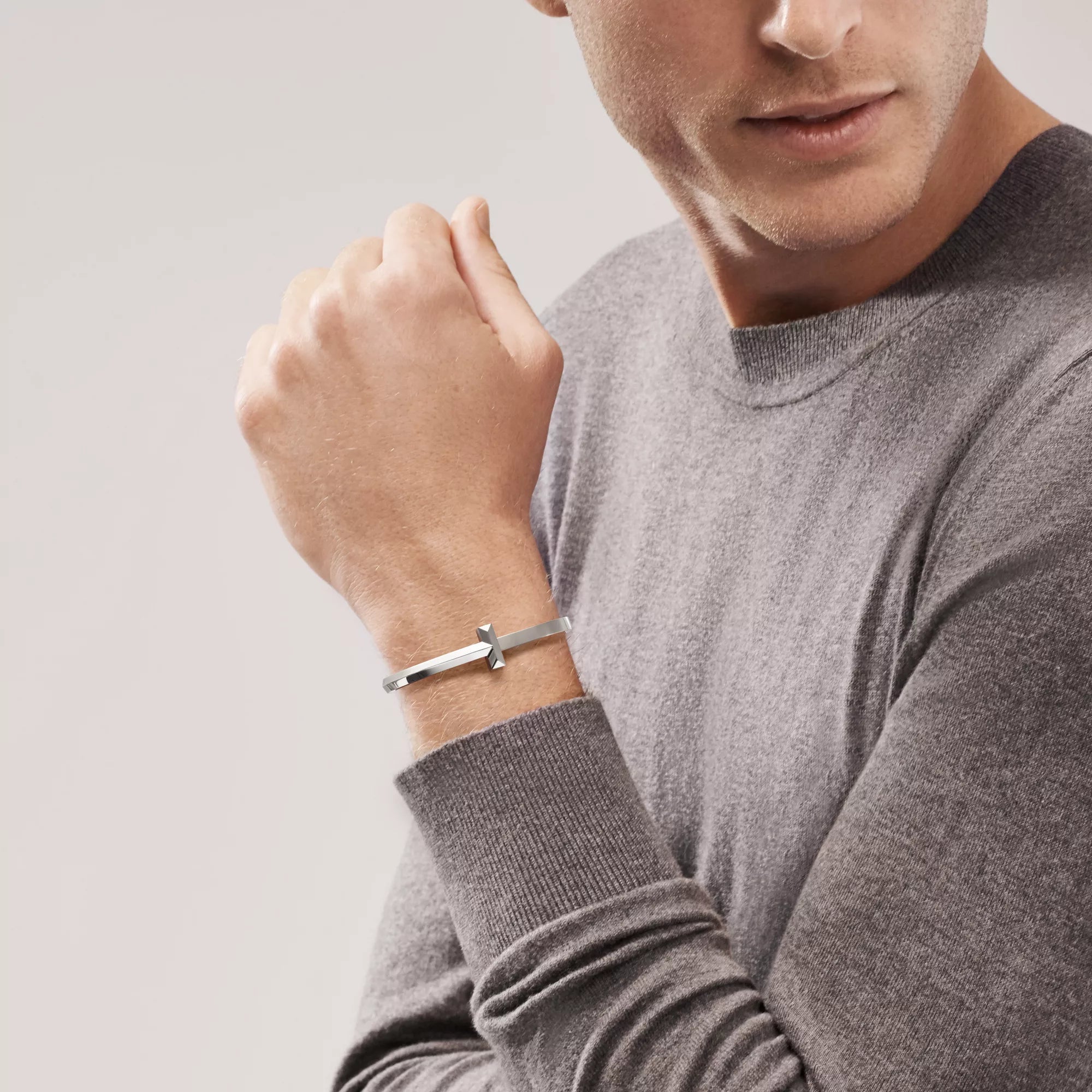 AV T Bracelet - T1 Wide Hinged Bangle in White Gold