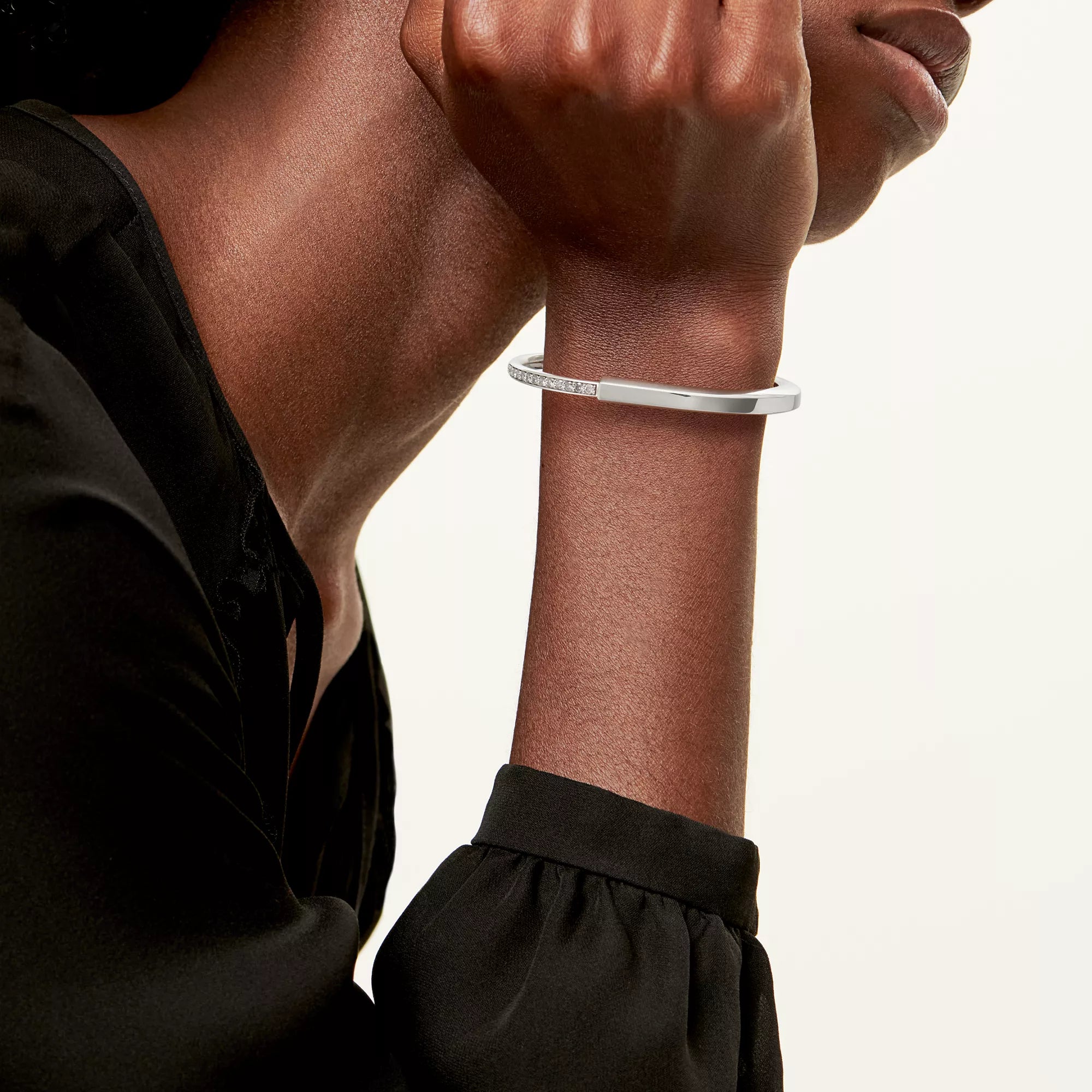 AV Lock bracelet - Bangle in White Gold with Half Pavé Diamonds